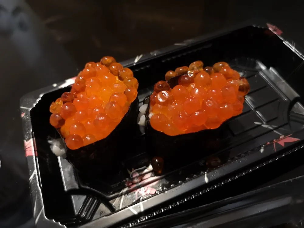 Maki Neige Saumon Et Sushi Œuf de Saumon